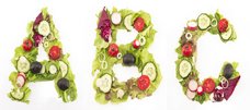 verschiedene Gemüsesorten als Buchstaben A, B und C gelegt