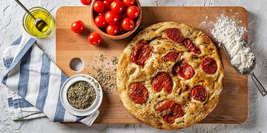 Foccacia Tomaten. Artikel "Selbstgebackenes Brot zum Grillen" öffnen.