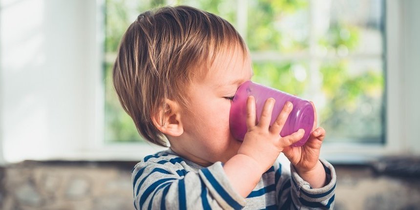 Kleinkind . Artikel "Was und wie viel sollen Kleinkinder trinken?" öffnen.