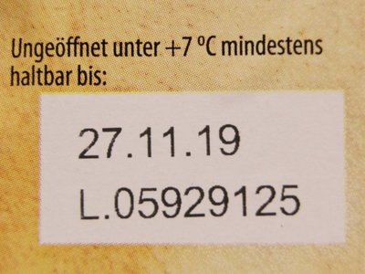 Es ist eine Lebensmittelverpackung mit einem Mindesthaltbarkeitsdatum abgebildet.