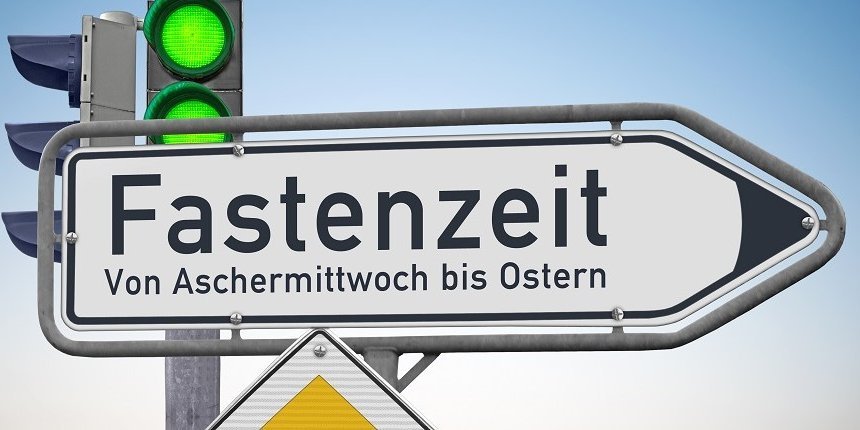 Schild Fastenzeit. Artikel "Gesünder essen in der Fastenzeit" öffnen.