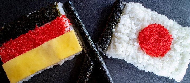 Deutschland und Japan Flaggen als Sushi