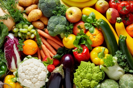 Verschiedenes Obst und Gemüse in vielen Farben