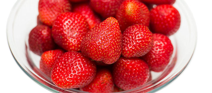 Erdbeeren in einer Glasschüssel