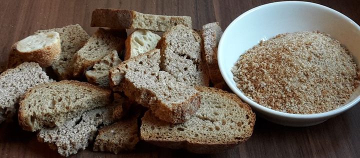 Trockenes Brot und Semmelbrösel
