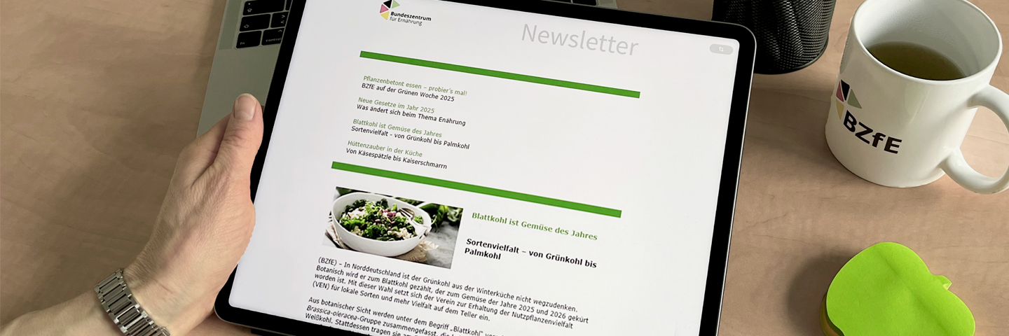 Tablet mit Ansicht des BZfE-Newsletters